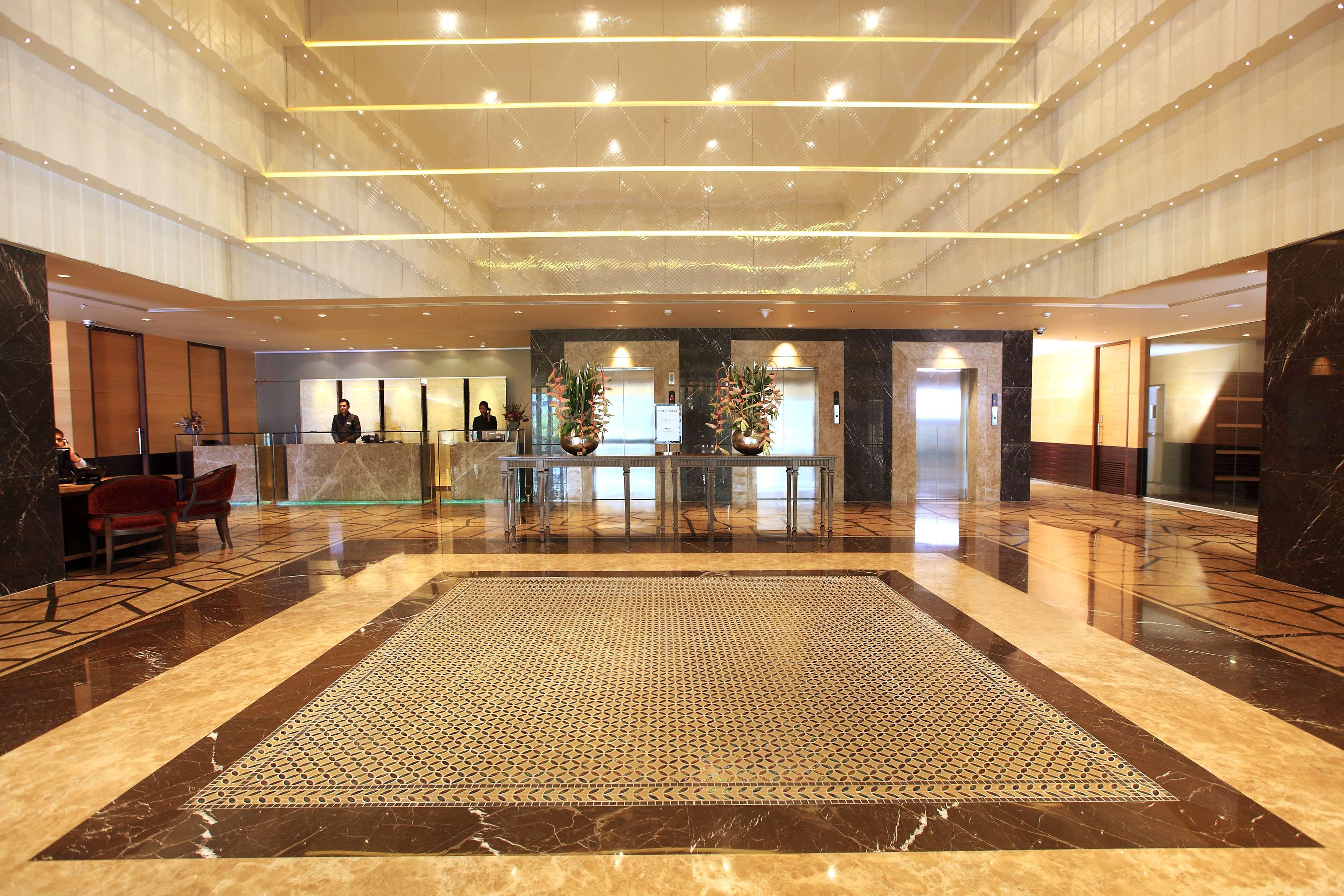 Radisson Blu Hotel Chennai City Centre Beltér fotó
